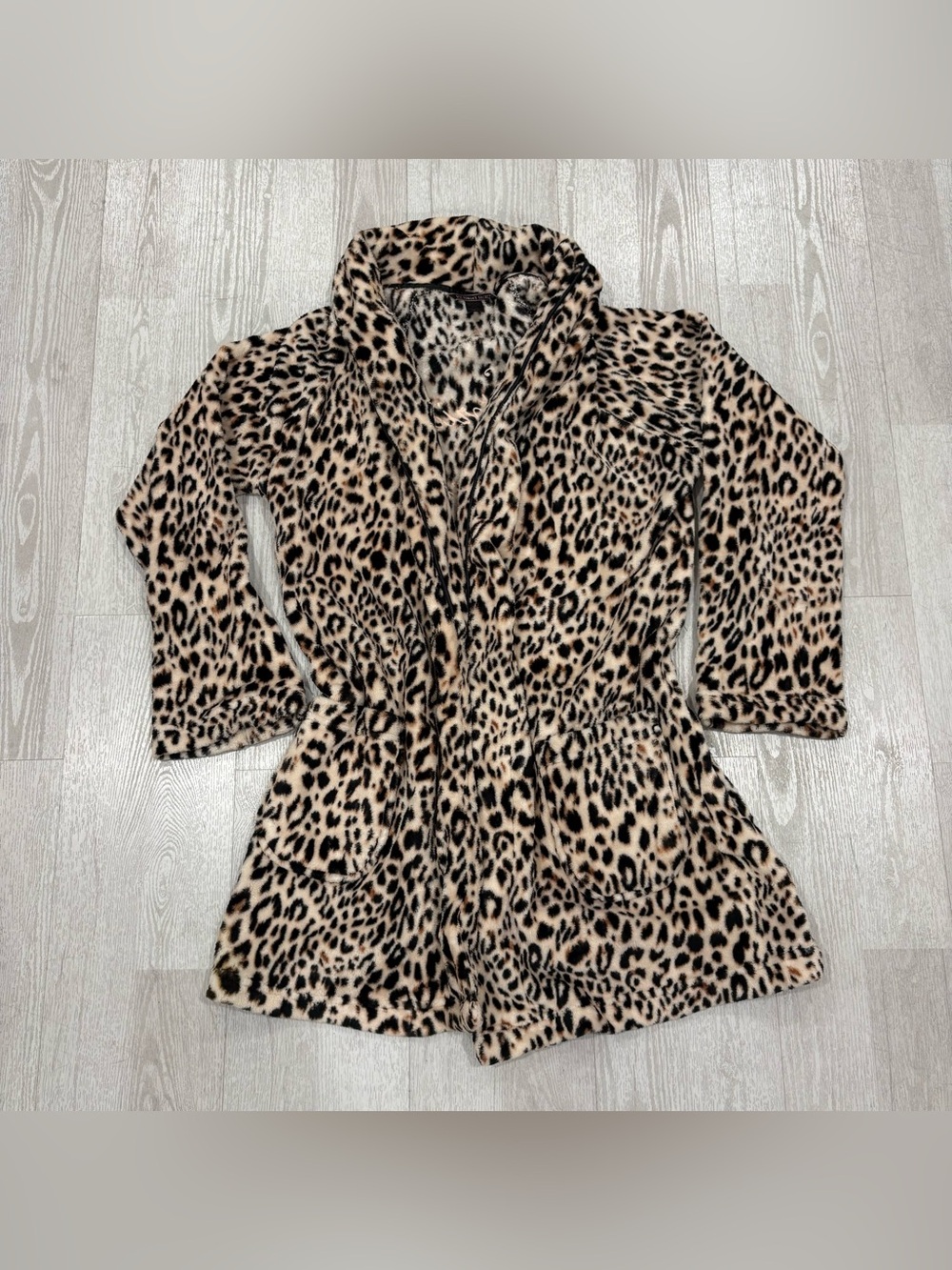 Victoria's Secret Leopard Print Plush Fleece Robe Size XS/S